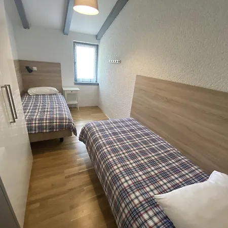 And House Jurcan With Swimming Pool ポレッチ