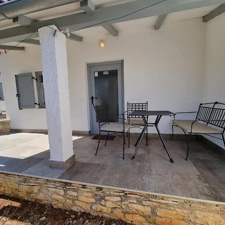 And House Jurcan With Swimming Pool * ポレッチ