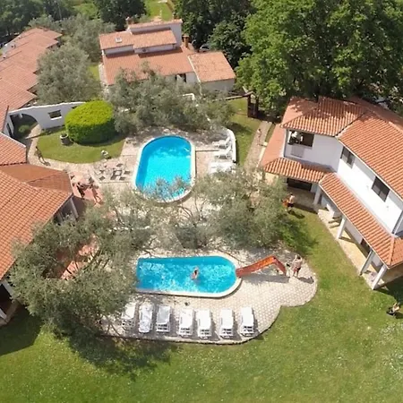アパート And House Jurcan With Swimming Pool ポレッチ