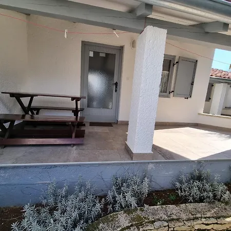 And House Jurcan With Swimming Pool アパート *